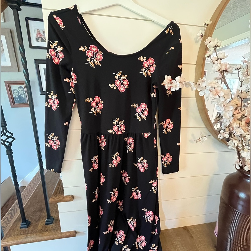 Knit comfy Old Navy midi dress.  Floral